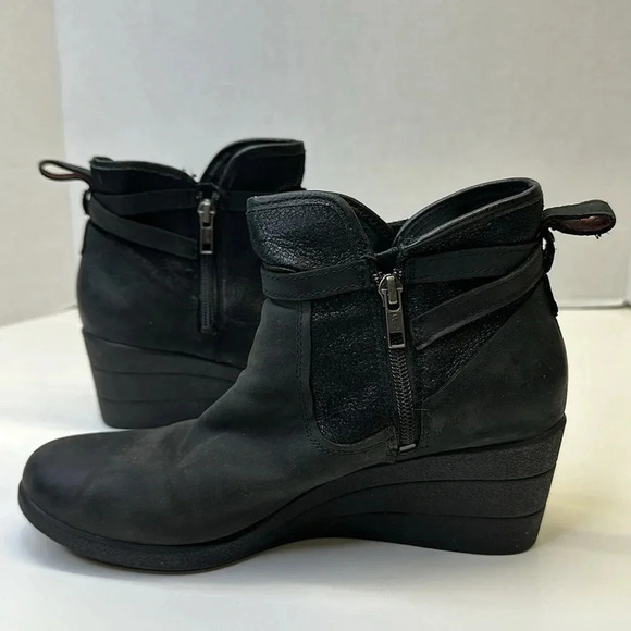 Ugg Emalie Ankle Boots Wedges Booties Leather Shearling Waterproof Zip Black 9 - Picture 8 of 10